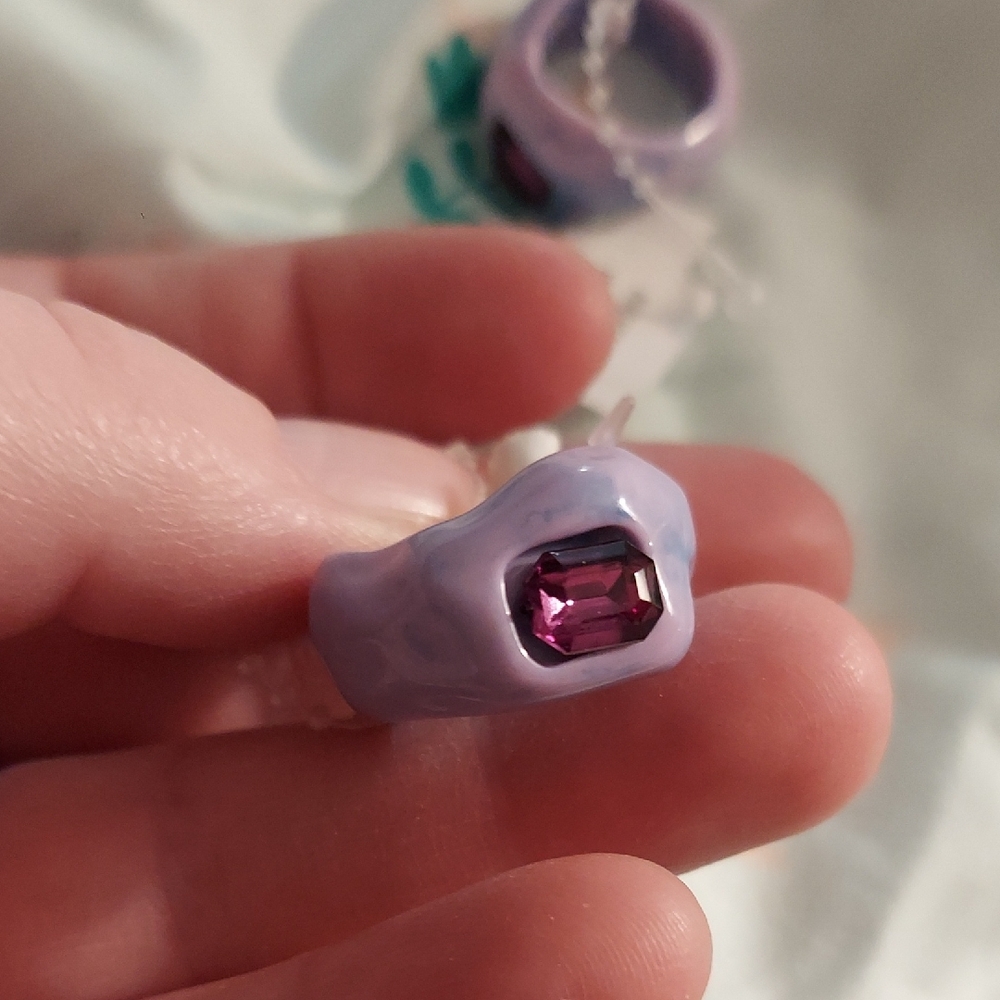 Elegant Purple Mood Ring with Gemstone